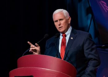 Mike Pence lanza su candidatura a las primarias republicanas