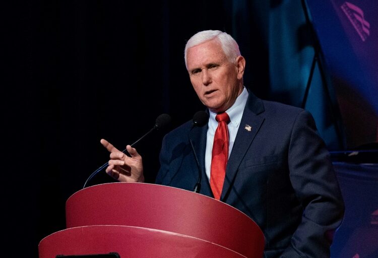Mike Pence lanza su candidatura a las primarias republicanas