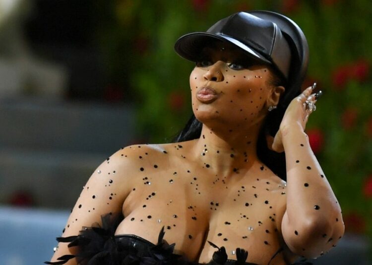 Nicki Minaj se ha sometido a una operación para reducir su pecho