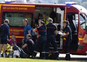 (IMÁGENES FUERTES) Los cuatro niños atacados con cuchillo en Francia se encuentran en estado crítico