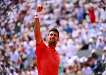 Novak Djokovic venció a un Carlos Alcaraz lesionado y se clasificó por 7ª vez a una final de Roland Garros