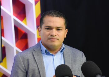 Autorizan más de 5,000 establecimientos para comercializar medicamentos