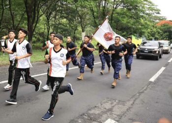 Antorcha de San Salvador 2023 inicia recorrido por el país de la mano de miles de estudiantes