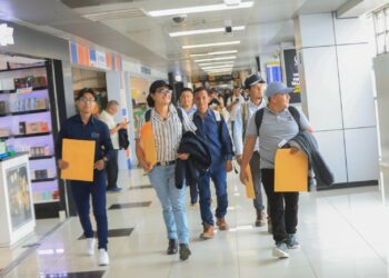 Sale el séptimo contingente de salvadoreños hacia Canadá