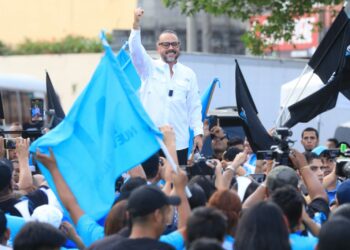 Ernesto Castro se inscribe como precandidato a diputado por Nuevas Ideas para un segundo periodo