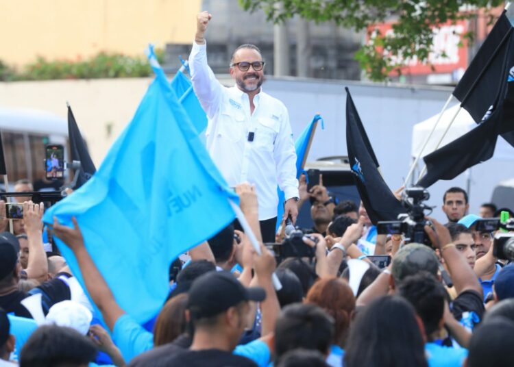 Ernesto Castro se inscribe como precandidato a diputado por Nuevas Ideas para un segundo periodo