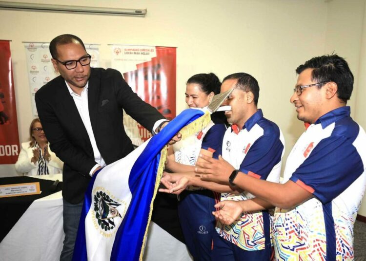 INDES entregó pabellón a delegación de Olimpiadas Especiales que participará en los Juegos Mundiales de Verano