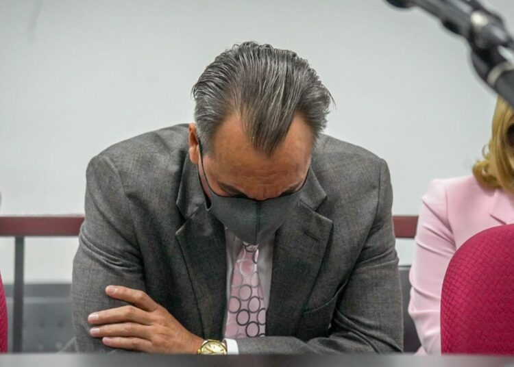 Exviceministro de Defensa Atilio Benítez y su esposa tendrán que devolver al estado $121 mil