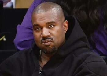 Kanye West, demandado por una fotógrafa a la que quitó el móvil y lo arrojó contra el suelo