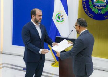 Gobernación presenta a la Asamblea propuestas para reducir número de municipios de El Salvador y de diputados