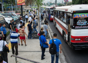 Buseros contarán con 18 meses para renovar buses con más de 20 años de antigüedad