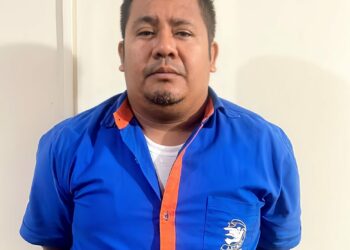 Capturan a motorista de la 42B que disputaba vía con otra unidad de transporte colectivo