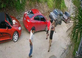 Una pareja de hermanos golpeó salvajemente a otra persona en un restaurante familiar en Chalatenango