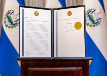 Presidente Bukele firma y autoriza Ley de Reestructuración Municipal