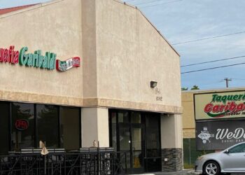 Restaurante de EE.UU. usó a un falso sacerdote para que su personal admitiera «pecados» en el trabajo