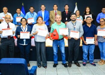 Donantes de sangre altruistas son reconocidos por el ISSS