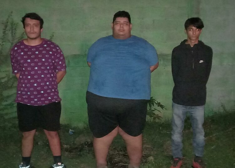 Tres sujetos en Tecoluca portaban marihuana, cocaína, básculas, pipas y un molino para droga
