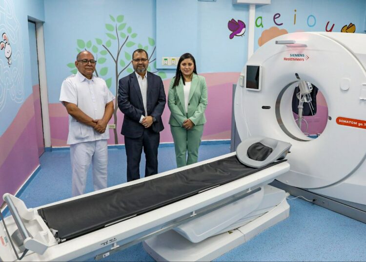 MINSAL entrega equipos de TAC a tres hospitales del país