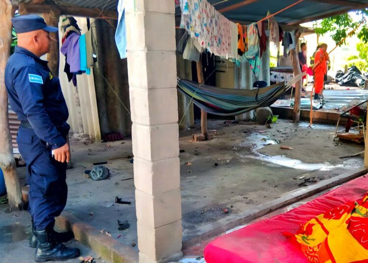 Una mujer muere y otra persona resulta lesionada tras la explosión de una cohetería clandestina en Candelaria