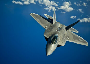 Estados Unidos desplegó sus cazas F-22 en Medio Oriente ante el comportamiento hostil de Rusia en la región