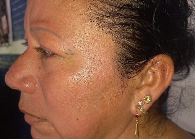 Capturan en el mercado de Acajutla a mujer con tatuajes alusivos a la MS