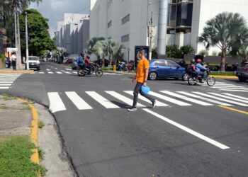 Observatorio medirá comportamiento de peatones que cruzan las calles de San Salvador