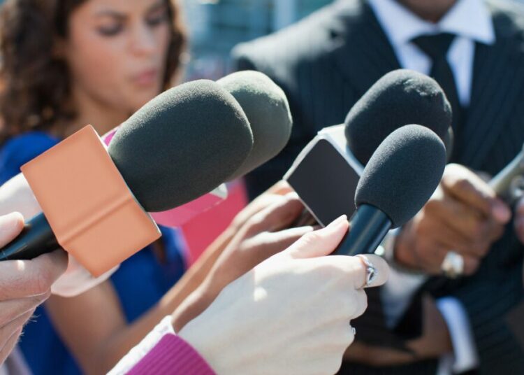 Preocupación por una nueva ley europea que autoriza el espionaje a periodistas y sus fuentes