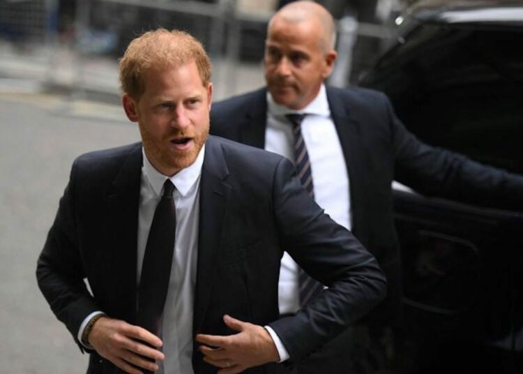 El príncipe Harry aseguró que tiene “paranoia” y “desconfianza” por culpa de los medios británicos