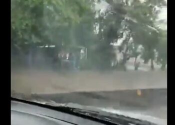 Cierran tramo que de San Salvador conduce a Sonsonate debido a desbordamiento de río en Izalco