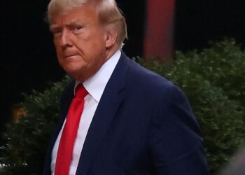 El expresidente de EEUU, Donald Trump enfrenta 37 cargos por manejo de documentos