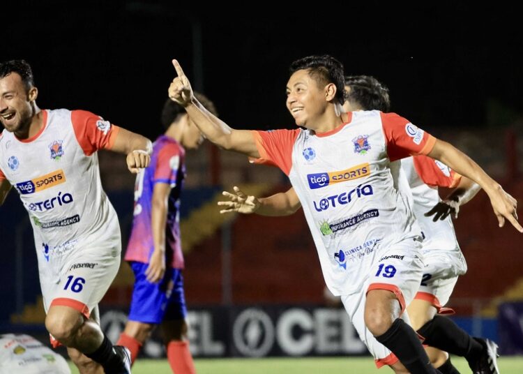 Cabañas pegó primero y acaricia el título de la LNF