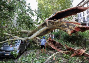 Italia sufre tormentas en el norte e incendios en el sur