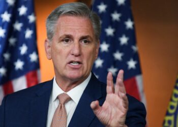 Presidente de la Cámara de Representantes de EEUU considera investigación de juicio político contra el presidente Joe Biden