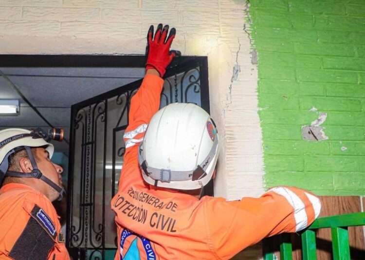 Autoridades verifican afectaciones por hundimiento en Ilopango