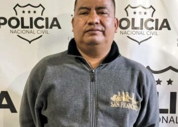 Capturan a conductor que realizaba señales alusivas a las pandillas