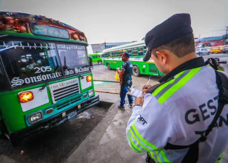 Mantienen controles viales para verificar el cobro de la tarifa de transporte colectivo
