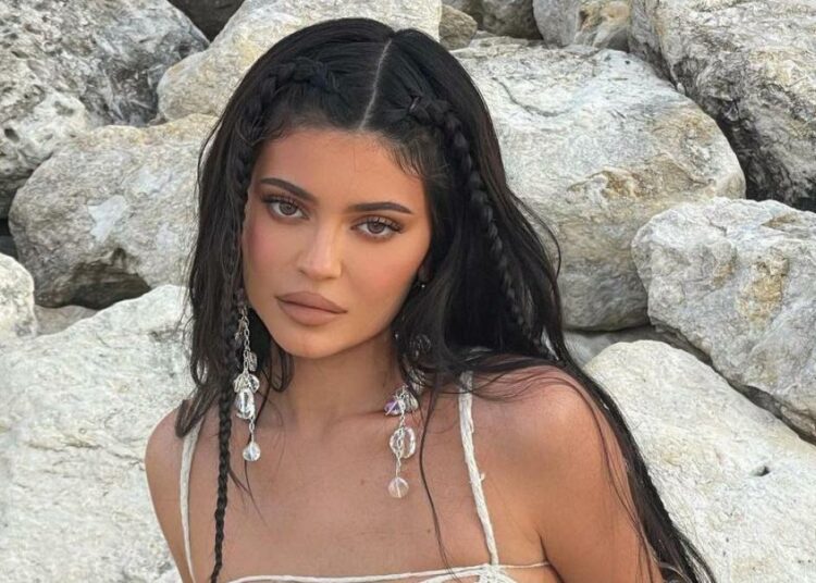 Kylie Jenner volvió a asegurar que nunca se ha hecho cirugías plásticas