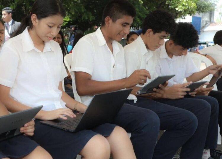 Jóvenes de Chalatenango y Morazán reciben óptimas condiciones para estudiar bachillerato agropecuario