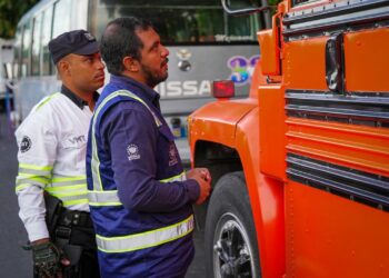 Autoridades verifican control vehicular al transporte colectivo