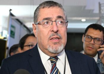 Guatemala: El candidato presidencial Bernardo Arévalo decidió no viajar al exterior por la persecución contra miembros de su partido