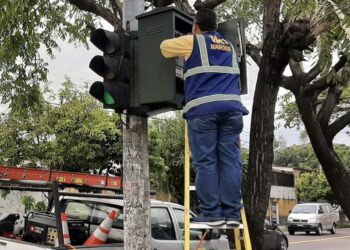 Finalizan instalación de la obra civil de semáforos inteligentes del Área Metropolitana de San Salvador