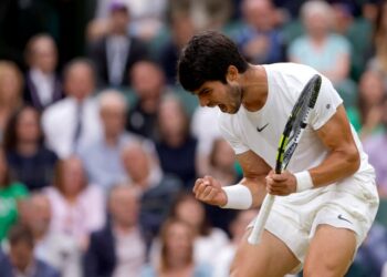 Alcaraz, arrollador despacha a Medvedev para alcanzar su primera final de Wimbledon