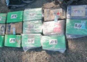 Capturan a dos sujetos que transportaban 14 paquetes de cocaína