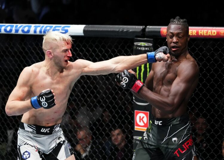 UFC : Dan Hooker se repuso a graves lesiones de un combate sangriento y dos fracturas