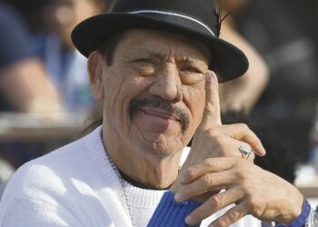 Danny Trejo acabó en bancarrota por deducirse la peluquería de sus perros