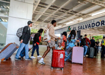 Registran 1.6 millones de turistas que visitan El Salvador