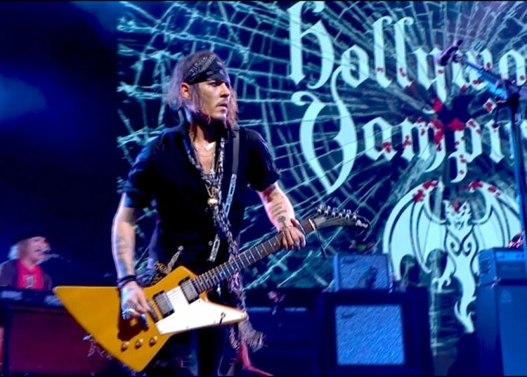 Johnny Depp fue hallado inconsciente en su cuarto de hotel tras una noche de fiesta