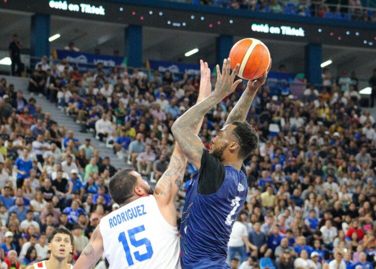 Puerto Rico se emplea al máximo para superar a El Salvador y avanzar a las semifinales en el baloncesto masculino
