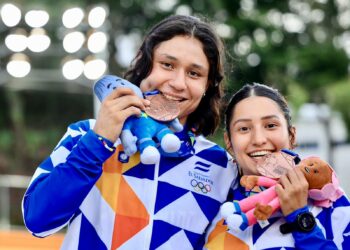 Los patinadores salvadoreños Ivonne Nóchez y Marvin Rodríguez ganaron medalla de bronce