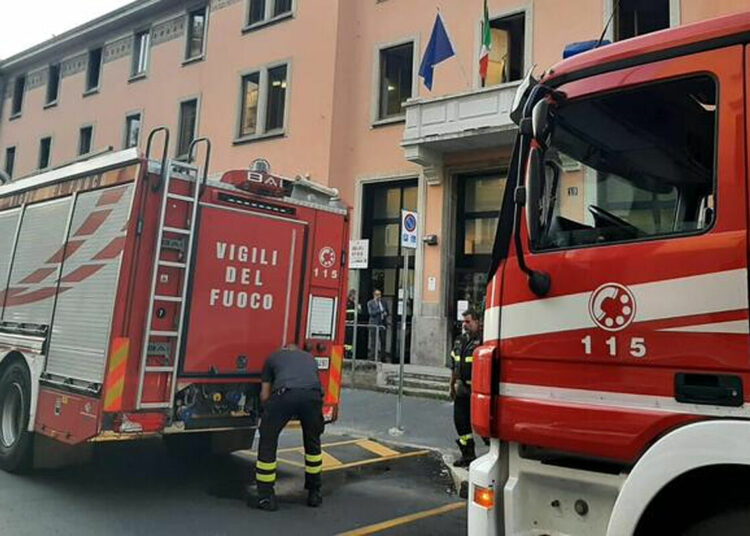 Seis ancianos muertos y 81 heridos dejó un incendio en un geriátrico de Milán, Italia